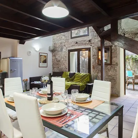Citytrip Ramblas Apartamento *